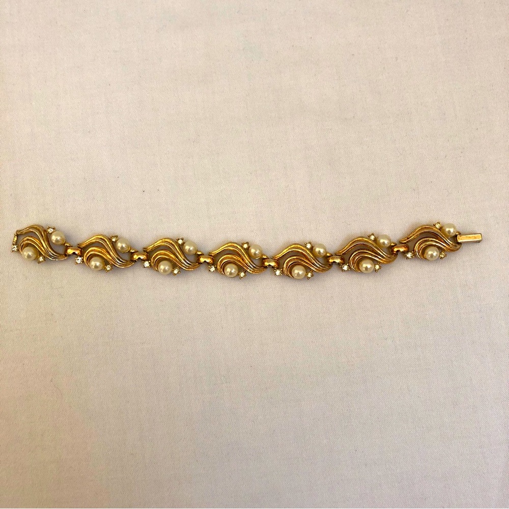 Vintage Trifari Bracelet Pearl Rhinestone Gold Tone Wavey Scroll 7"